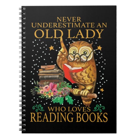 Unterschätzen Sie niemals eine alte Dame, die Lieb Notizblock (Vorderseite)