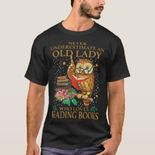 Unterschätzen Sie niemals eine alte Dame, die Lieb T-Shirt