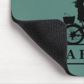 Unterschätzen Sie niemals eine alte Frau auf einem Mousepad (Ecke)