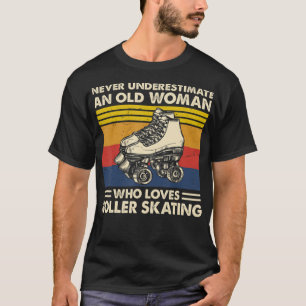 Unterschätzen Sie niemals eine alte Rollschuh-Roll T-Shirt