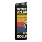 Unterschätzen Sie niemals eine alte Rollschuh-Roll Thermosbecher (Nach links gedreht)