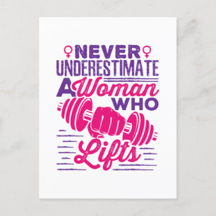 Unterschätzen Sie niemals eine Frau, die aufhebt Postkarte