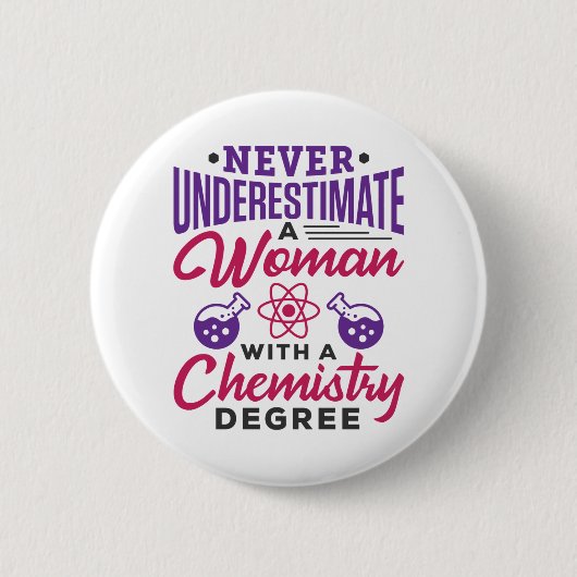 Unterschätzen Sie niemals eine Frau mit Chemiegrad Button (Vorderseite)
