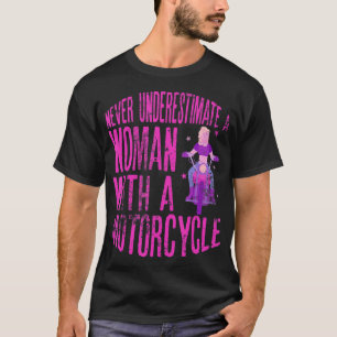 Unterschätzen Sie niemals eine Frau mit einem Kraf T-Shirt