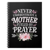 Unterschätzen Sie niemals eine Mutter, die durch G Notizblock (Vorderseite)