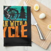 Unterschätzen Sie niemals einen alten Mann auf ein Geschirrtuch (Viertel Falte)