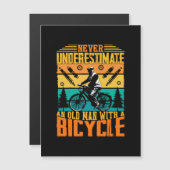 Unterschätzen Sie niemals einen alten Mann auf ein Magnetkarte (Vorne/Hinten)