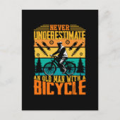 Unterschätzen Sie niemals einen alten Mann auf ein Postkarte (Vorderseite)