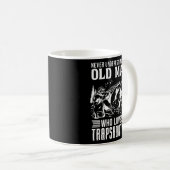 Unterschätzen Sie niemals einen alten Mann, der To Kaffeetasse (VorderseiteRechts)