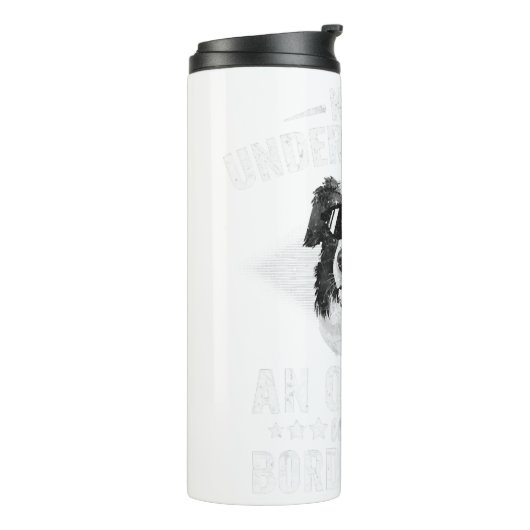 Unterschätzen Sie niemals einen alten Mann mit BCo Thermosbecher (Nach links gedreht)