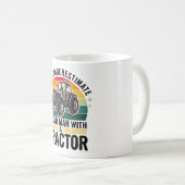 Unterschätzen Sie niemals einen alten Mann mit ein Kaffeetasse (VorderseiteRechts)