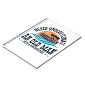 Unterschätzen Sie niemals einen alten Mann mit ein Notizblock (Linke Seite)