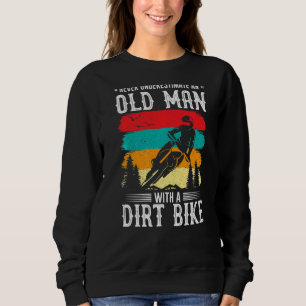 Unterschätzen Sie niemals einen alten Mann mit ein Sweatshirt