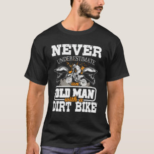 Unterschätzen Sie niemals einen alten Mann mit ein T-Shirt