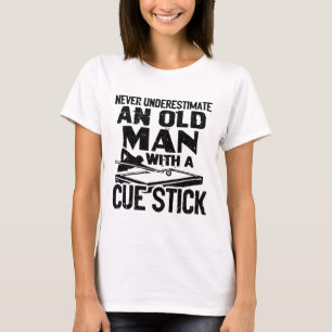 Unterschätzen Sie niemals einen alten Mann mit ein T-Shirt