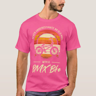 Unterschätzen Sie niemals einen alten Mann mit ein T-Shirt