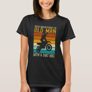 Unterschätzen Sie niemals einen alten Mann mit ein T-Shirt