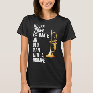 Unterschätzen Sie niemals einen alten Mann mit ein T-Shirt