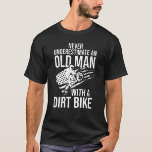 Unterschätzen Sie niemals einen alten Mann mit ein T-Shirt