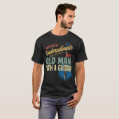 Unterschätzen Sie niemals einen alten Mann mit Git T-Shirt (Vorne ganz)