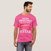 Unterschätzen Sie niemals einen alten Mann mit Git T-Shirt (Vorne ganz)