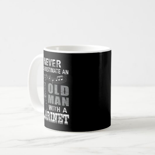 Unterschätzen Sie niemals einen alten Mann mit Kla Kaffeetasse (Vorderseite Links)