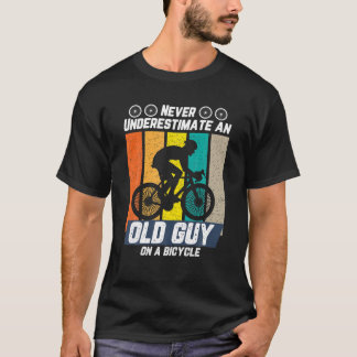 Unterschätzen Sie niemals einen alten Typ auf dem  T-Shirt