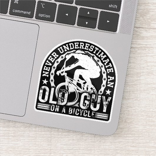 Unterschätzen Sie niemals einen alten Typ auf eine Aufkleber (Detail)