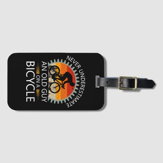 Unterschätzen Sie niemals einen alten Typ auf eine Gepäckanhänger (Vorderseite (Horizontal))