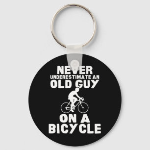 Unterschätzen Sie niemals einen alten Typ auf eine Schlüsselanhänger