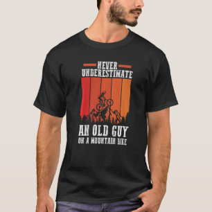 Unterschätzen Sie niemals einen alten Typ auf eine T-Shirt