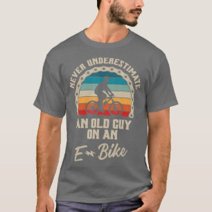 Unterschätzen Sie niemals einen alten Typ auf eine T-Shirt