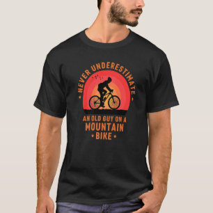Unterschätzen Sie niemals einen alten Typ auf eine T-Shirt