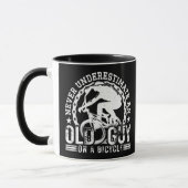 Unterschätzen Sie niemals einen alten Typ auf eine Tasse (Links)