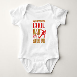 Unterschätzen Sie niemals einen Coolen Vater mit Baby Strampler