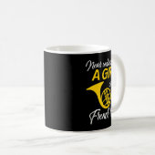 Unterschätzen Sie niemals einen französischen Horn Kaffeetasse (VorderseiteRechts)