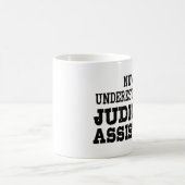 Unterschätzen Sie niemals einen Justiziellen Assis Kaffeetasse (Mittel)