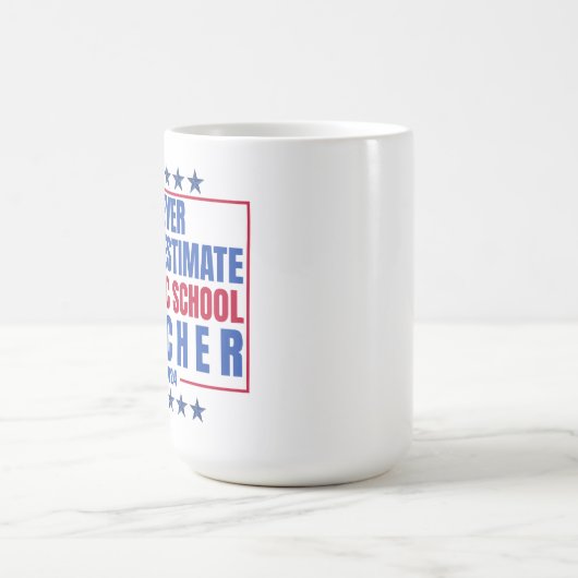 Unterschätzen Sie niemals einen Lehrer an einer öf Kaffeetasse (Mittel)