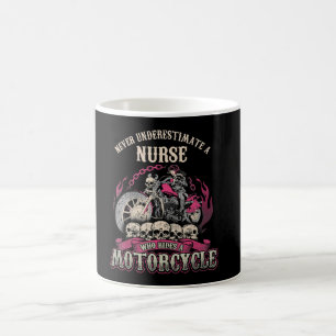 Unterschätzen von Krankenschwestern, die Motorradf Kaffeetasse