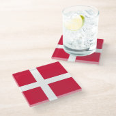 Untersetzer aus Glas mit dänischer Flagge (Schrägansicht)
