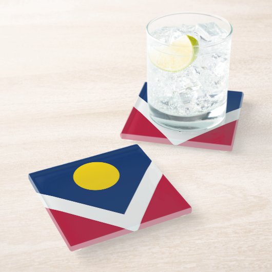 Untersetzer aus Glas mit der Flagge von Denver, Co (Schrägansicht)