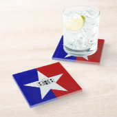 Untersetzer aus Glas mit der Flagge von San Antoni (Schrägansicht)