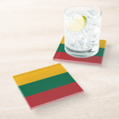 Untersetzer aus Glas mit litauischer Flagge (Schrägansicht)
