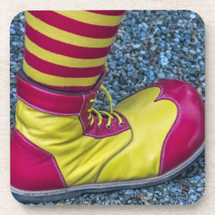 Untersetzer aus rotem und gelbem Clowschuh-Hartkun