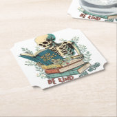 Untersetzer lesen von Büchern (angewinkelt)