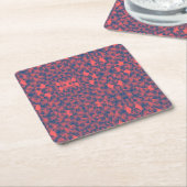 Untersetzer mit geometrischem Muster aus Rot und N (angewinkelt)