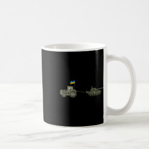 Unterstütze Ukraine Trecker zieht einen Russen Kaffeetasse