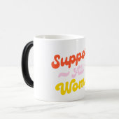 Unterstützung aller Frauen März ist Frauengeschich Verwandlungstasse (Vorderseite Links)