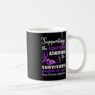 Unterstützung für Kämpfer, die die Überdosierung v Kaffeetasse
