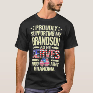 Unterstützung meines Enkels, während er stolz der T-Shirt